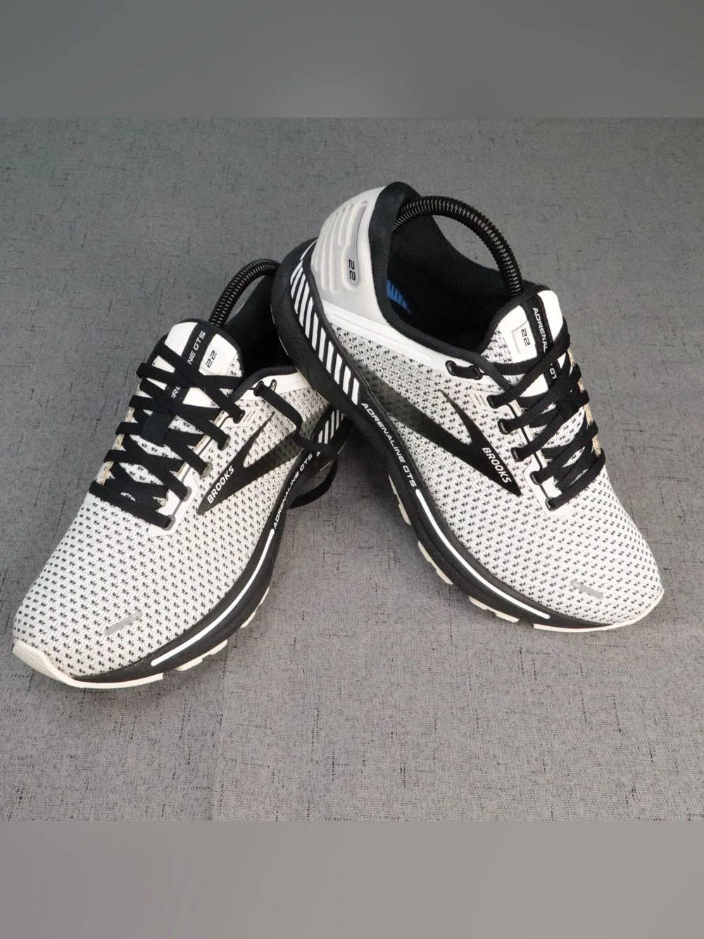 Brooks Adrenaline GTS 22 Running Shoes Women's Size 8.5 White Black Athletic